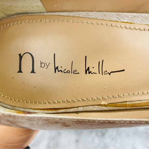 Nicole Miller Heeled Wedge Womens 9.5 Beige Round Toe Leather Minimalist Classy - Picture 10 of 11